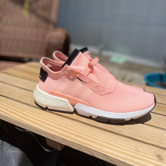 **** RARE **** Peach Colored Adidas - Picture 5 of 5